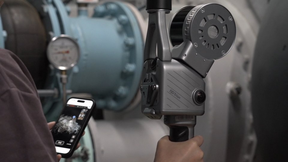 FJD Trion T1 scanning in Mobile Mode while handheld next to industrial pipework